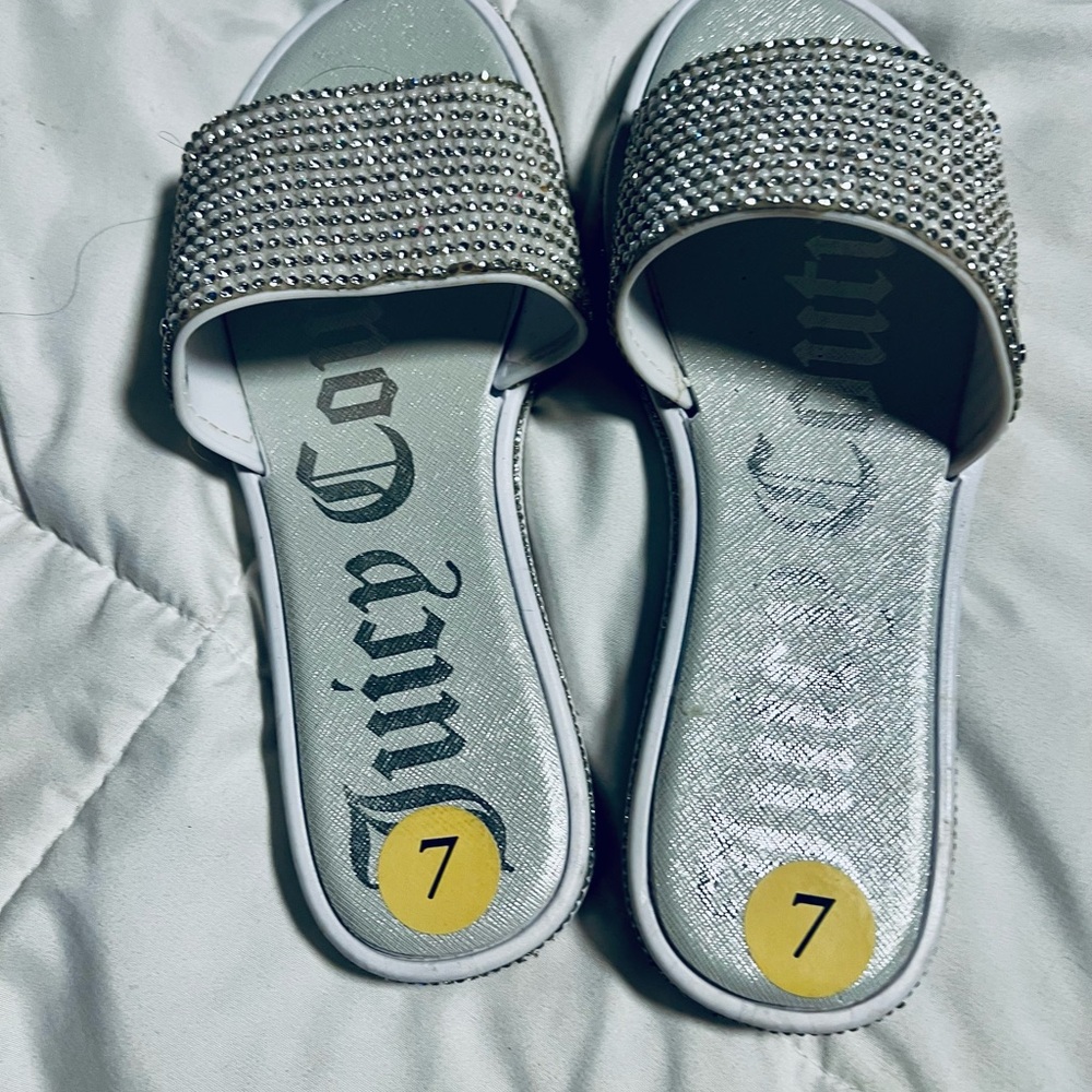 Juicy Couture Silver Sandals with Wide Strap and Open-Toe Design